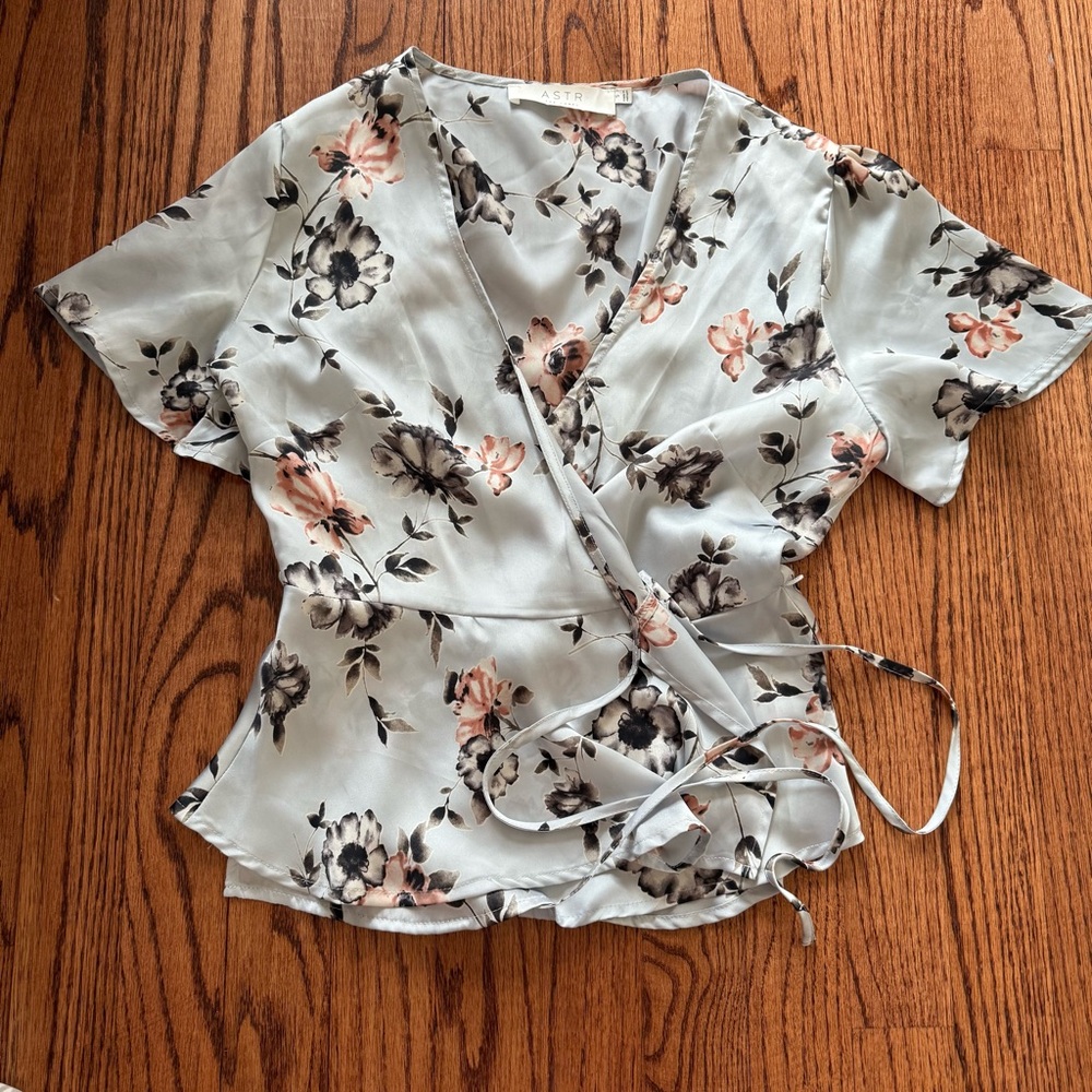 ASTR Floral Wrap Top - Gray and Pink